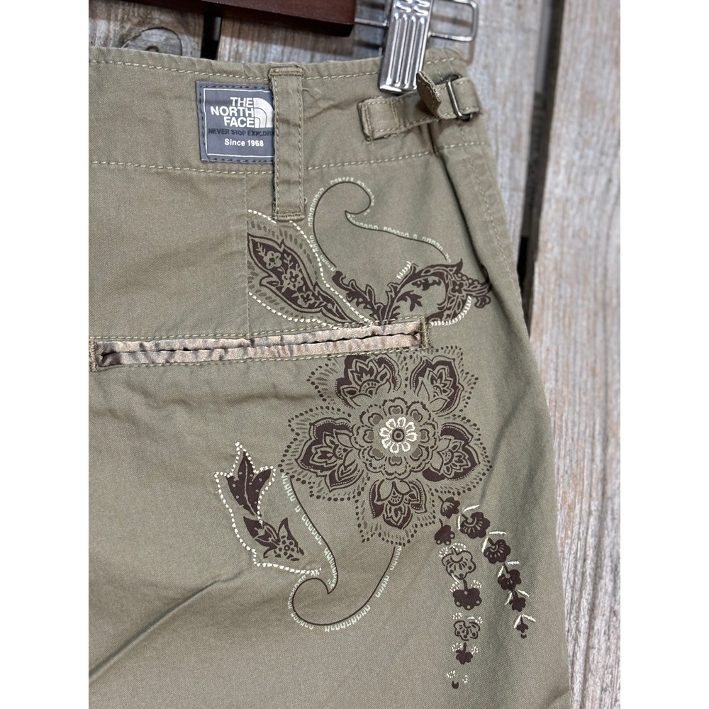 The North Face A5 Series Khaki Tan Embroidered Floral Shorts Womens 4 AH2J